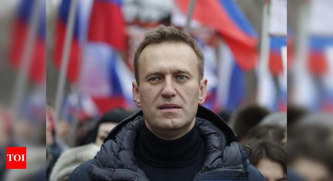 Kremlin foe Navalny faces arrest as flies back to Russia - Times of India