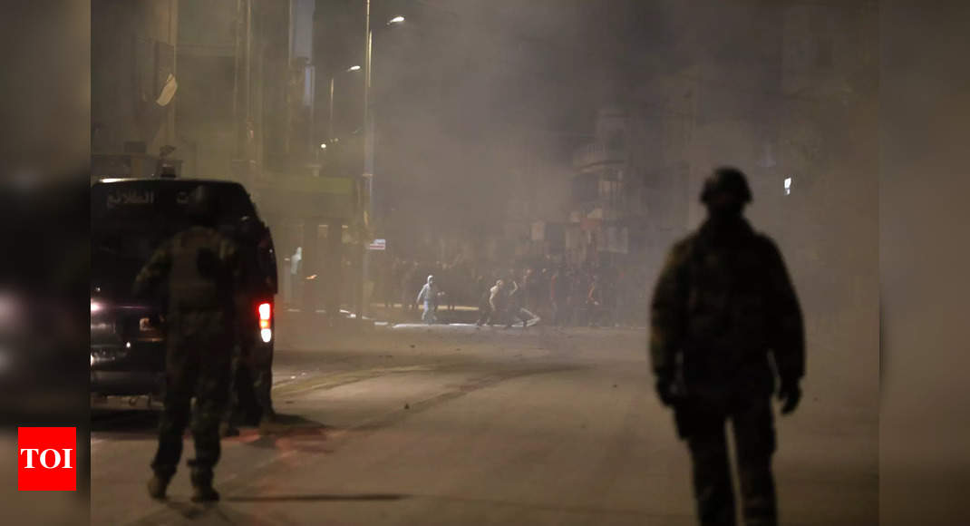 Tunisia rocked by fourth night of street riots - Times of India