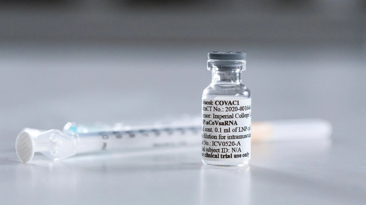 Single dose of Oxford vaccine can cut COVID-19 transmission risk by 67 percent, study indicates- Technology News, Firstpost