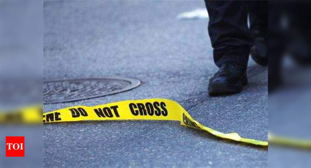 1 dead, 13 wounded in two shootings in Chicago - Times of India