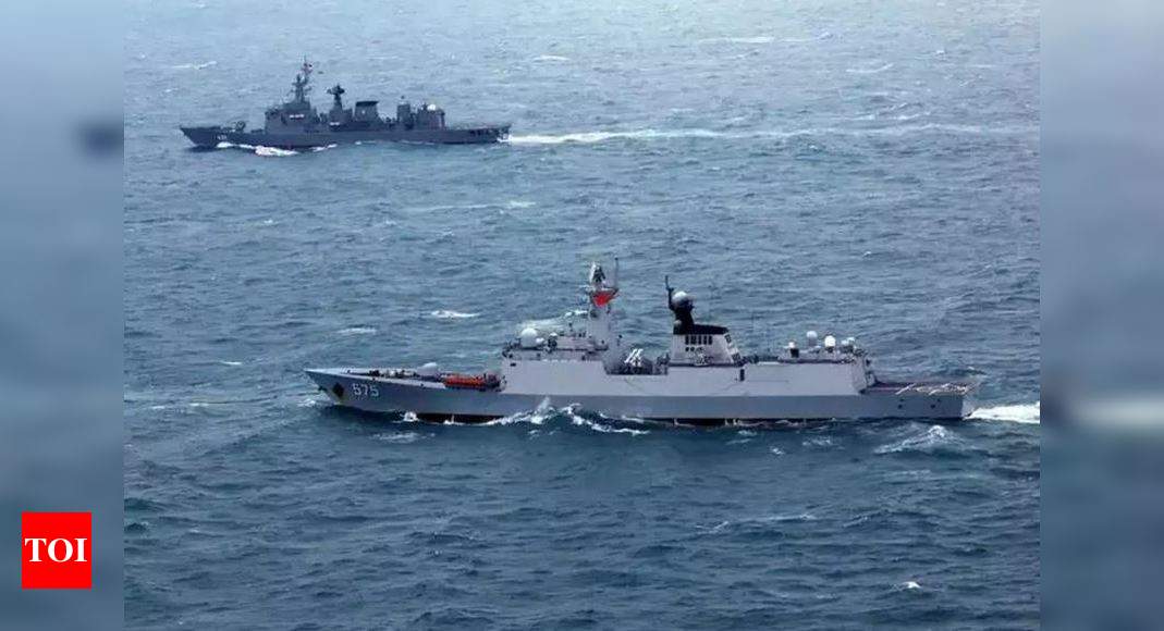 4 Chinese coast guard ships sail into Japanese waters near Senkaku Islands - Times of India