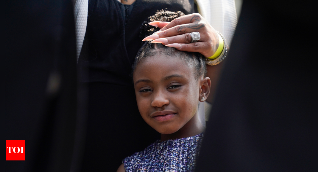 George Floyd's seven-year-old daughter heard at Derek Chauvin's sentencing - Times of India