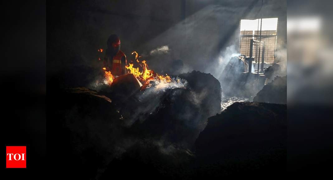 Bangladesh factory fire: Three killed, 30 injured in Bangladesh factory fire | World News - Times of India