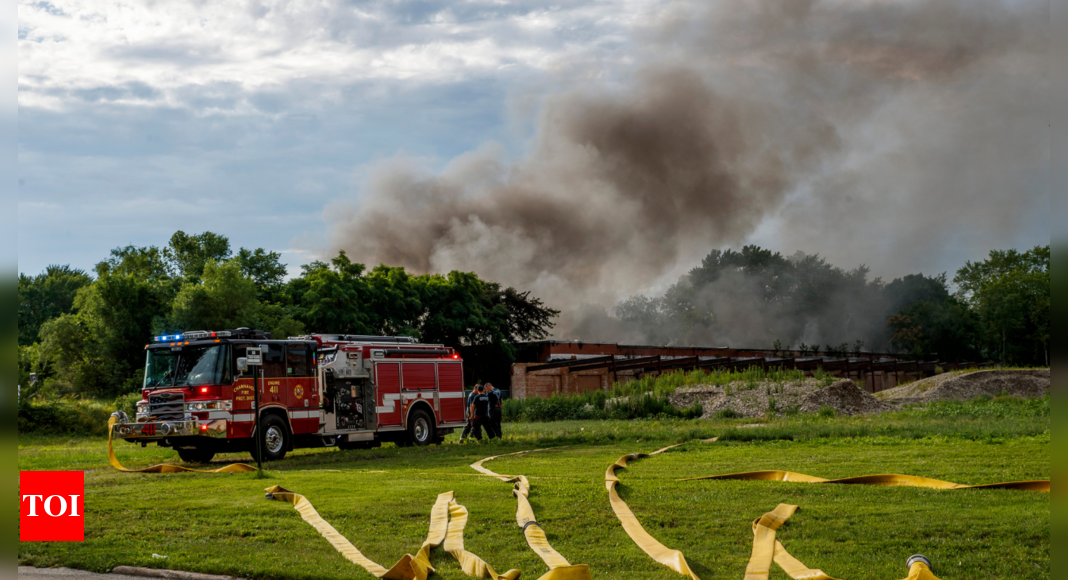 Fire in Chicago: Evacuations extended near northern Illinois industrial fire | World News - Times of India