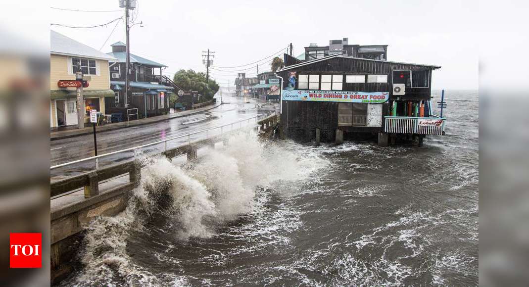 Tropical storm kills 1 in Florida, hurts 10 at Georgia base - Times of India