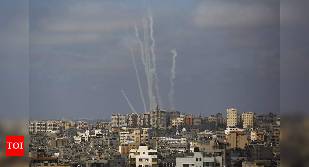 Israel strikes Gaza after border clashes - Times of India