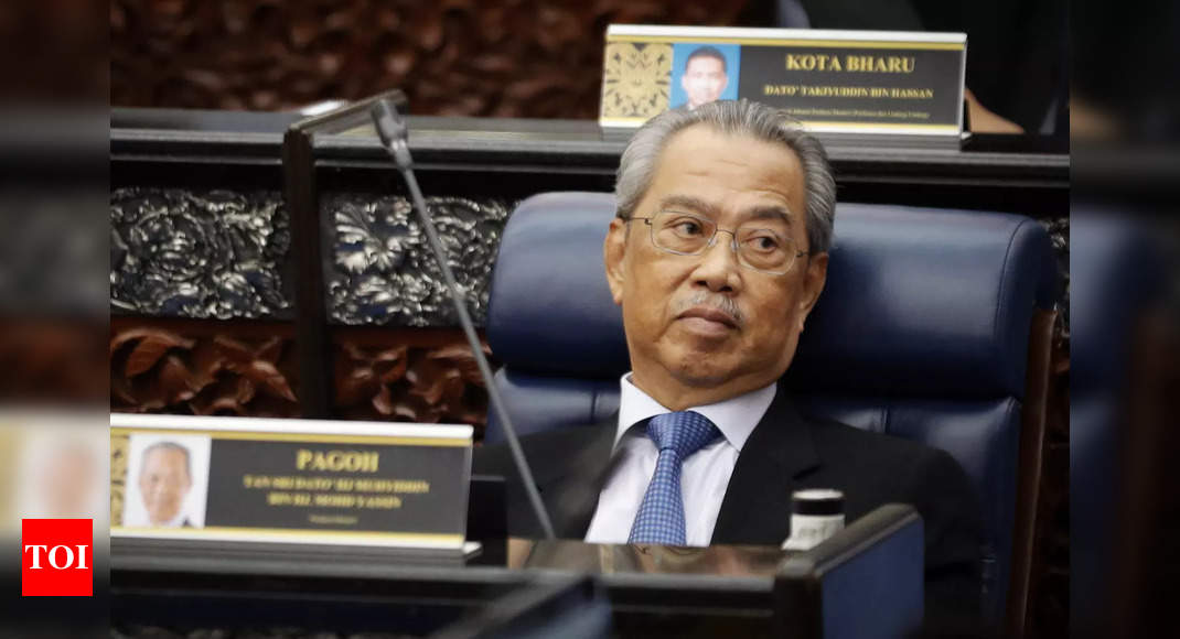 Malaysia's Mahathir, Anwar shelve rivalry to protest PM - Times of India