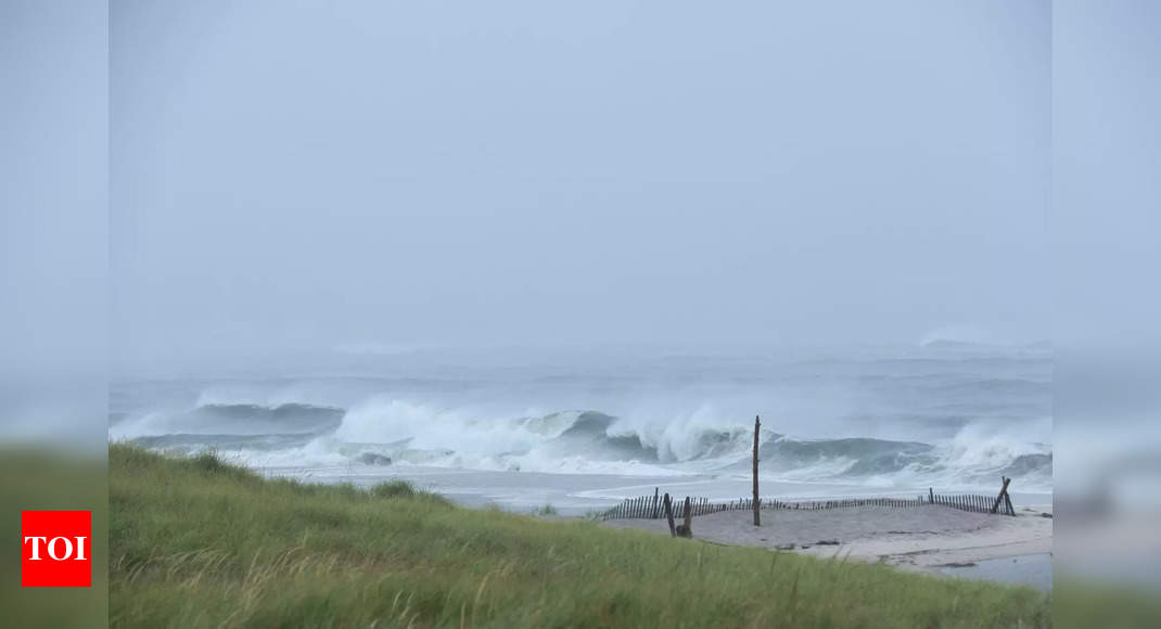 Rare tropical storm lashes northeastern United States - Times of India