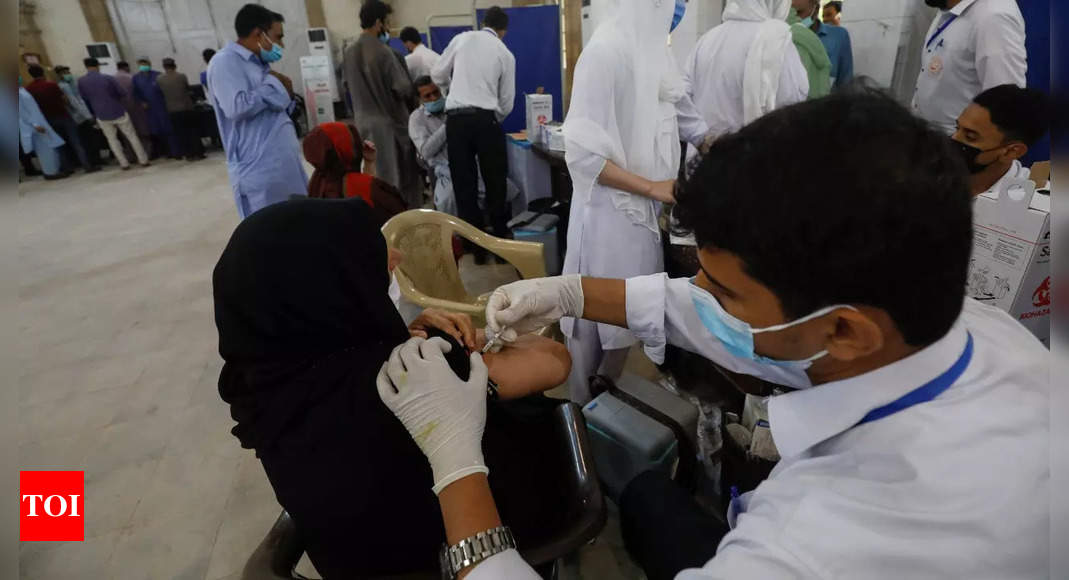 Pakistan administers over 15 lakh doses of Covid-19 vaccines, highest ever in single-day - Times of India